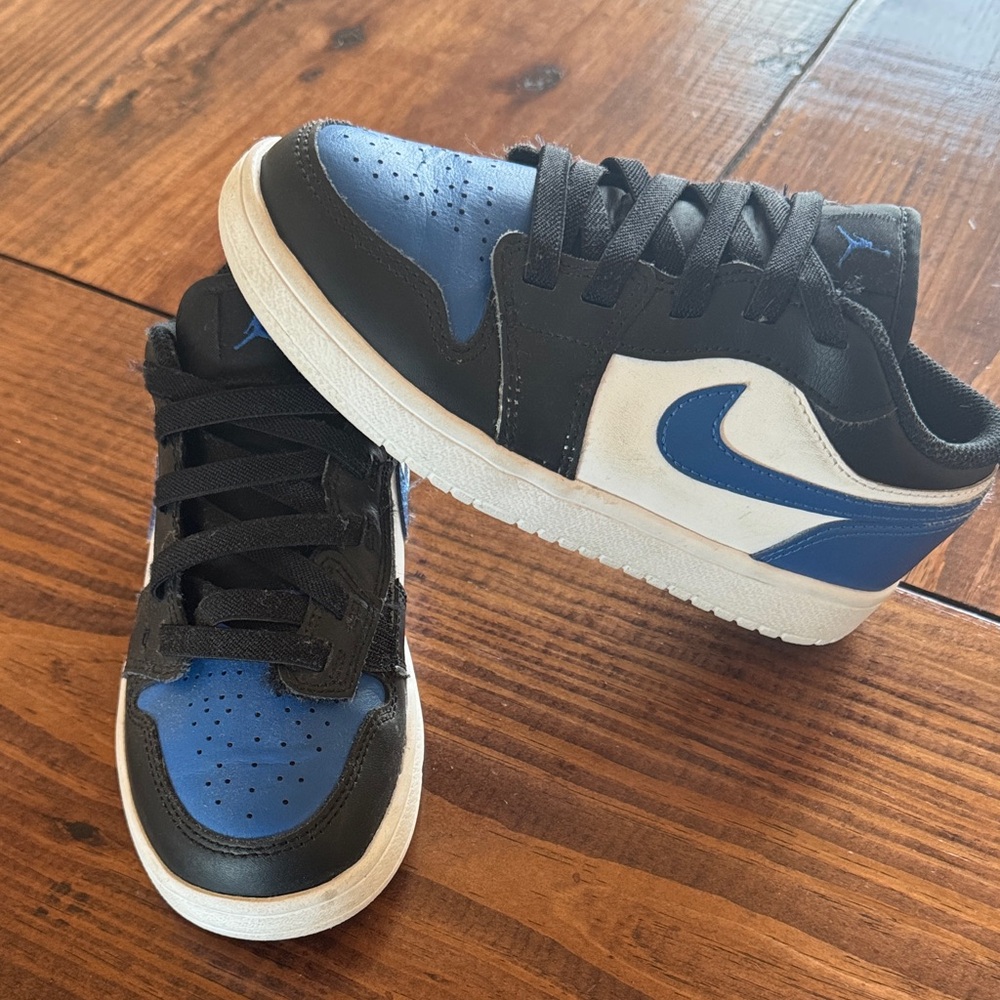 Black and Blue Jordan’s size 1